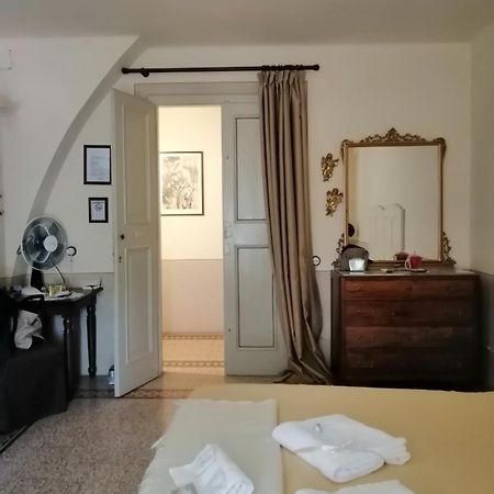 Bed And Breakfast Evelina Lucca Exteriör bild