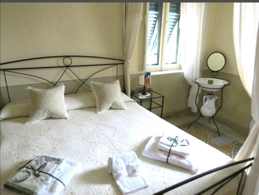 Bed And Breakfast Evelina Lucca Exteriör bild