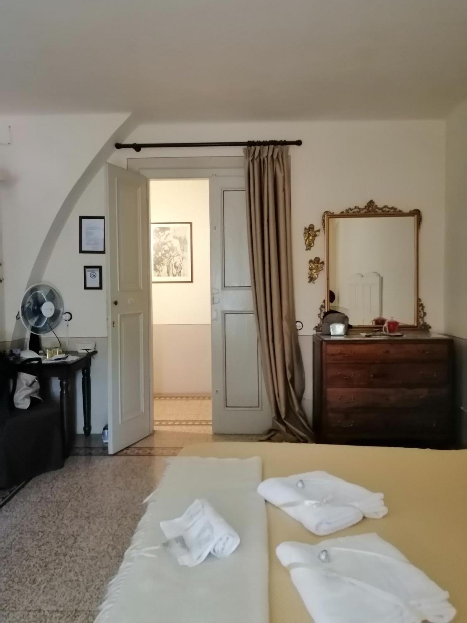 Bed And Breakfast Evelina Lucca Exteriör bild
